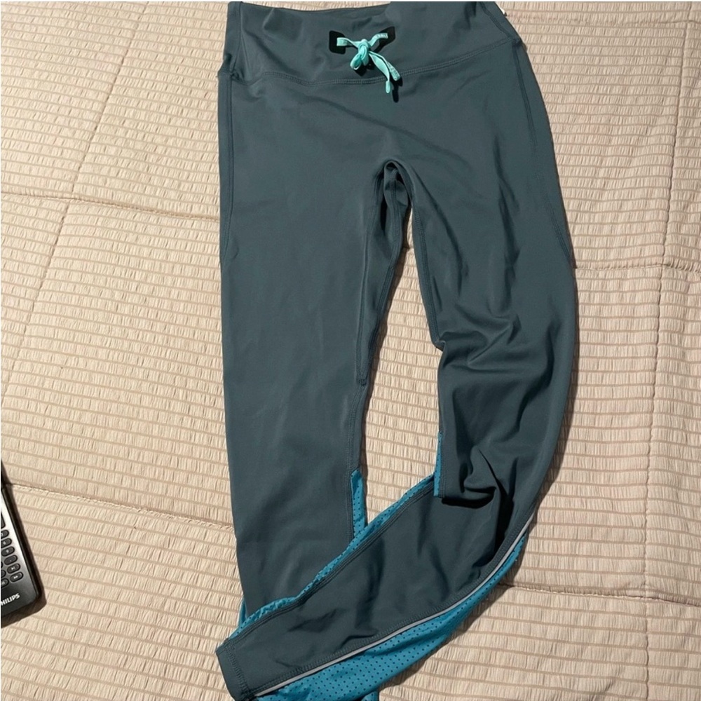 Fabletics Stride 9 High Waisted Leggings NWT small Athletic